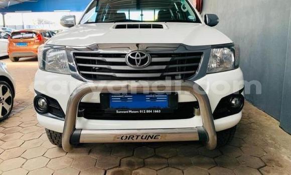 Acheter Occasion Voiture Toyota Hilux Blanc à Lusaka, Zambie Acheter Occasion Voiture Toyota Hilux Blanc à Lusaka, Zambie