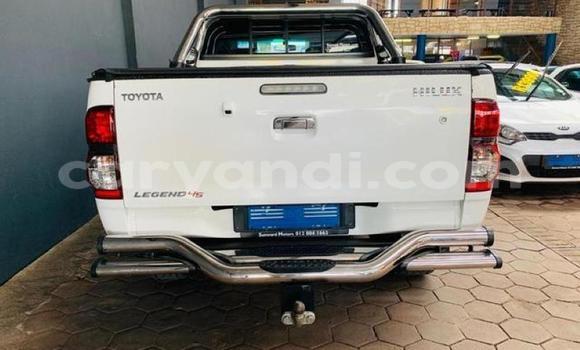 Acheter Occasion Voiture Toyota Hilux Blanc à Lusaka, Zambie Acheter Occasion Voiture Toyota Hilux Blanc à Lusaka, Zambie