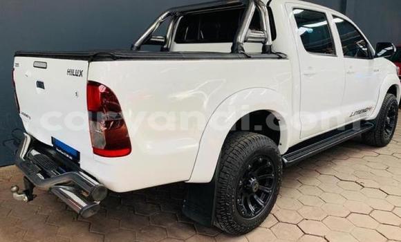 Acheter Occasion Voiture Toyota Hilux Blanc à Lusaka, Zambie Acheter Occasion Voiture Toyota Hilux Blanc à Lusaka, Zambie