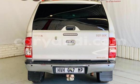 Acheter Occasion Voiture Toyota Hilux Gris à Lusaka, Zambie Acheter Occasion Voiture Toyota Hilux Gris à Lusaka, Zambie