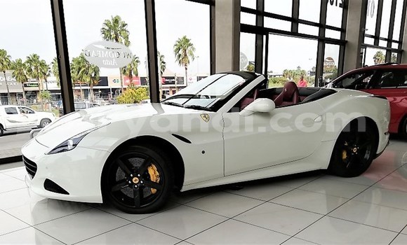 Acheter Occasion Voiture Ferrari California Blanc à Livingstone, Zambie Acheter Occasion Voiture Ferrari California Blanc à Livingstone, Zambie