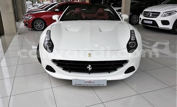 Acheter Occasion Voiture Ferrari California Blanc à Livingstone, Zambie Acheter Occasion Voiture Ferrari California Blanc à Livingstone, Zambie