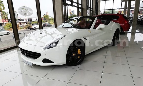 Acheter Occasion Voiture Ferrari California Blanc à Livingstone, Zambie Acheter Occasion Voiture Ferrari California Blanc à Livingstone, Zambie