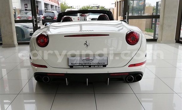 Acheter Occasion Voiture Ferrari California Blanc à Livingstone, Zambie Acheter Occasion Voiture Ferrari California Blanc à Livingstone, Zambie
