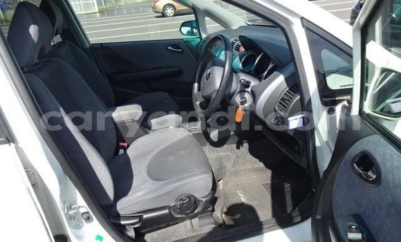 Acheter Import Voiture Honda FIT Blanc à Lusaka, Zambie Acheter Import Voiture Honda FIT Blanc à Lusaka, Zambie