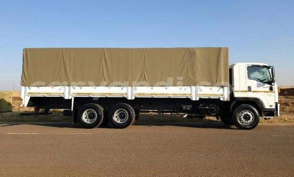 Acheter Occasion Utilitaire Isuzu FTR 850 Blanc à Lusaka, Zambie Acheter Occasion Utilitaire Isuzu FTR 850 Blanc à Lusaka, Zambie
