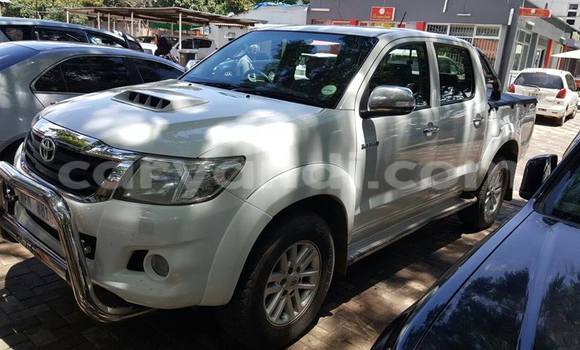 Acheter Occasion Voiture Toyota Hilux Blanc à Chingola, Zambie Acheter Occasion Voiture Toyota Hilux Blanc à Chingola, Zambie