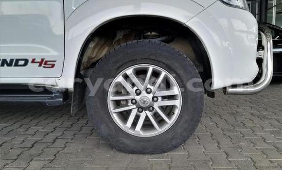 Nunua Ilio tumika Toyota Hilux Nyeupe Gari ndani ya Chingola nchini Zambia Nunua Ilio tumika Toyota Hilux Nyeupe Gari ndani ya Chingola nchini Zambia