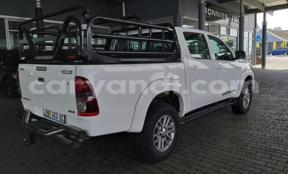 Nunua Ilio tumika Toyota Hilux Nyeupe Gari ndani ya Chingola nchini Zambia Nunua Ilio tumika Toyota Hilux Nyeupe Gari ndani ya Chingola nchini Zambia