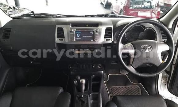 Nunua Ilio tumika Toyota Hilux Nyeupe Gari ndani ya Chingola nchini Zambia Nunua Ilio tumika Toyota Hilux Nyeupe Gari ndani ya Chingola nchini Zambia