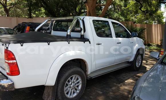 Acheter Occasion Voiture Toyota Hilux Blanc à Chingola, Zambie Acheter Occasion Voiture Toyota Hilux Blanc à Chingola, Zambie
