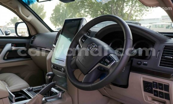 Tenga Imported Toyota Land Cruiser Chena Mota in Import - Dubai in Zambia Tenga Imported Toyota Land Cruiser Chena Mota in Import - Dubai in Zambia