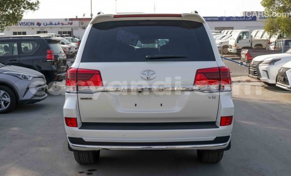 Tenga Imported Toyota Land Cruiser Chena Mota in Import - Dubai in Zambia Tenga Imported Toyota Land Cruiser Chena Mota in Import - Dubai in Zambia