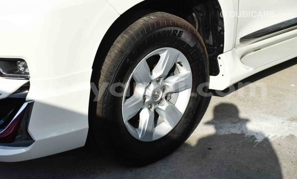 Acheter Import Voiture Toyota Prado Blanc à Import - Dubai, Zambie Acheter Import Voiture Toyota Prado Blanc à Import - Dubai, Zambie