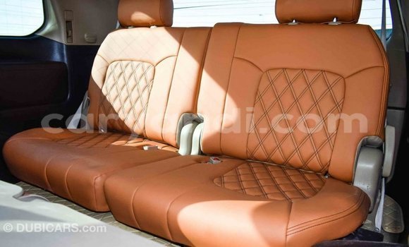 Acheter Import Voiture Toyota Land Cruiser Blanc à Import - Dubai, Zambie Acheter Import Voiture Toyota Land Cruiser Blanc à Import - Dubai, Zambie