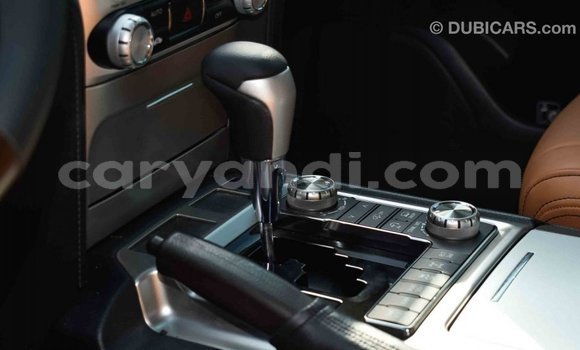Acheter Import Voiture Toyota Land Cruiser Blanc à Import - Dubai, Zambie Acheter Import Voiture Toyota Land Cruiser Blanc à Import - Dubai, Zambie