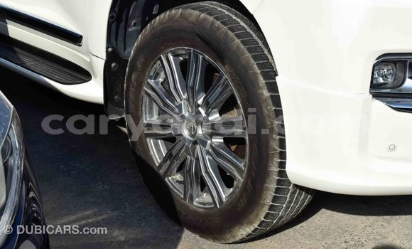 Acheter Import Voiture Toyota Land Cruiser Blanc à Import - Dubai, Zambie Acheter Import Voiture Toyota Land Cruiser Blanc à Import - Dubai, Zambie