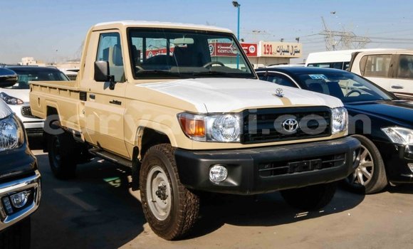 Tenga Imported Toyota Land Cruiser Beige Mota in Import - Dubai in Zambia Tenga Imported Toyota Land Cruiser Beige Mota in Import - Dubai in Zambia