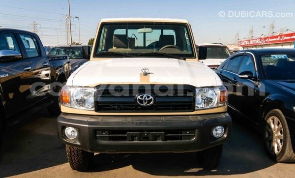 Tenga Imported Toyota Land Cruiser Beige Mota in Import - Dubai in Zambia Tenga Imported Toyota Land Cruiser Beige Mota in Import - Dubai in Zambia