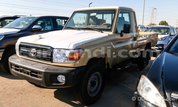 Tenga Imported Toyota Land Cruiser Beige Mota in Import - Dubai in Zambia Tenga Imported Toyota Land Cruiser Beige Mota in Import - Dubai in Zambia