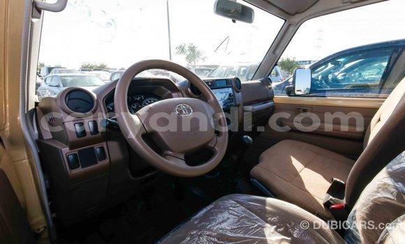 Tenga Imported Toyota Land Cruiser Beige Mota in Import - Dubai in Zambia Tenga Imported Toyota Land Cruiser Beige Mota in Import - Dubai in Zambia