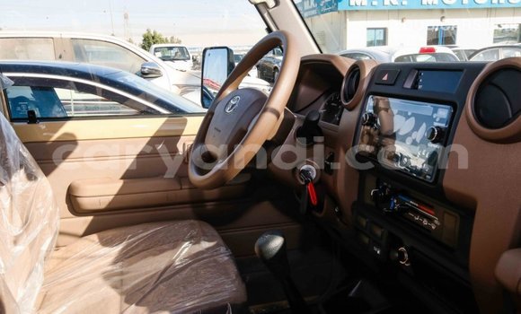 Tenga Imported Toyota Land Cruiser Beige Mota in Import - Dubai in Zambia Tenga Imported Toyota Land Cruiser Beige Mota in Import - Dubai in Zambia