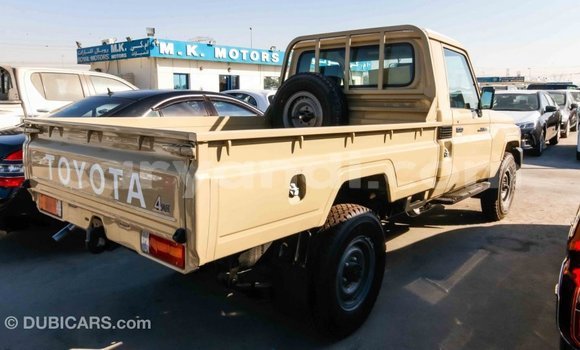 Tenga Imported Toyota Land Cruiser Beige Mota in Import - Dubai in Zambia Tenga Imported Toyota Land Cruiser Beige Mota in Import - Dubai in Zambia