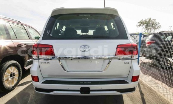 Tenga Imported Toyota Land Cruiser Chena Mota in Import - Dubai in Zambia Tenga Imported Toyota Land Cruiser Chena Mota in Import - Dubai in Zambia