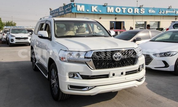 Nunua Imported Toyota Land Cruiser Nyeupe Gari ndani ya Import - Dubai nchini Zambia Nunua Imported Toyota Land Cruiser Nyeupe Gari ndani ya Import - Dubai nchini Zambia
