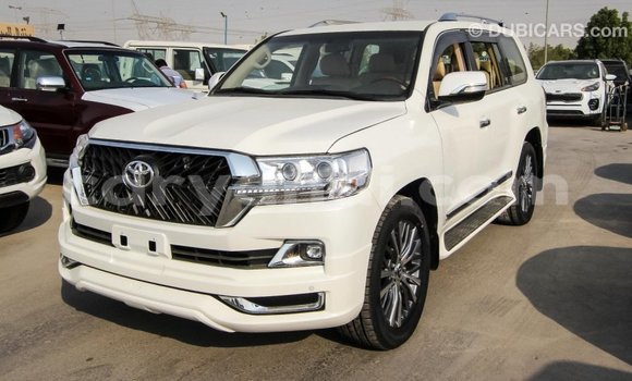Nunua Imported Toyota Land Cruiser Nyeupe Gari ndani ya Import - Dubai nchini Zambia Nunua Imported Toyota Land Cruiser Nyeupe Gari ndani ya Import - Dubai nchini Zambia