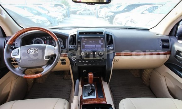 Nunua Imported Toyota Land Cruiser Nyeupe Gari ndani ya Import - Dubai nchini Zambia Nunua Imported Toyota Land Cruiser Nyeupe Gari ndani ya Import - Dubai nchini Zambia