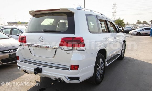 Nunua Imported Toyota Land Cruiser Nyeupe Gari ndani ya Import - Dubai nchini Zambia Nunua Imported Toyota Land Cruiser Nyeupe Gari ndani ya Import - Dubai nchini Zambia