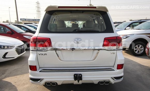 Nunua Imported Toyota Land Cruiser Nyeupe Gari ndani ya Import - Dubai nchini Zambia Nunua Imported Toyota Land Cruiser Nyeupe Gari ndani ya Import - Dubai nchini Zambia