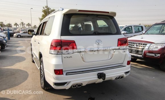 Nunua Imported Toyota Land Cruiser Nyeupe Gari ndani ya Import - Dubai nchini Zambia Nunua Imported Toyota Land Cruiser Nyeupe Gari ndani ya Import - Dubai nchini Zambia