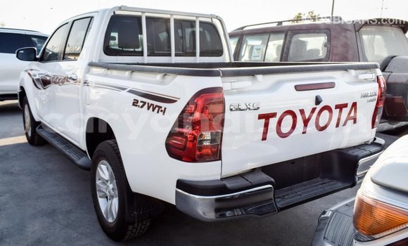 Acheter Import Voiture Toyota Hilux Blanc à Import - Dubai, Zambie Acheter Import Voiture Toyota Hilux Blanc à Import - Dubai, Zambie
