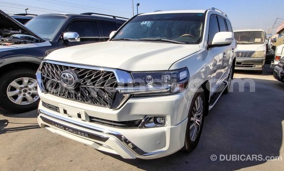 Nunua Imported Toyota Land Cruiser Nyeupe Gari ndani ya Import - Dubai nchini Zambia Nunua Imported Toyota Land Cruiser Nyeupe Gari ndani ya Import - Dubai nchini Zambia