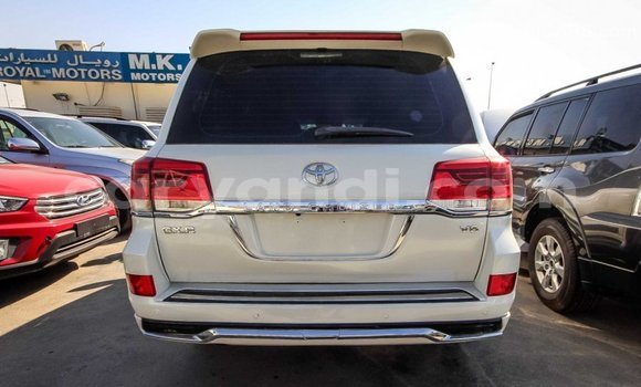 Nunua Imported Toyota Land Cruiser Nyeupe Gari ndani ya Import - Dubai nchini Zambia Nunua Imported Toyota Land Cruiser Nyeupe Gari ndani ya Import - Dubai nchini Zambia