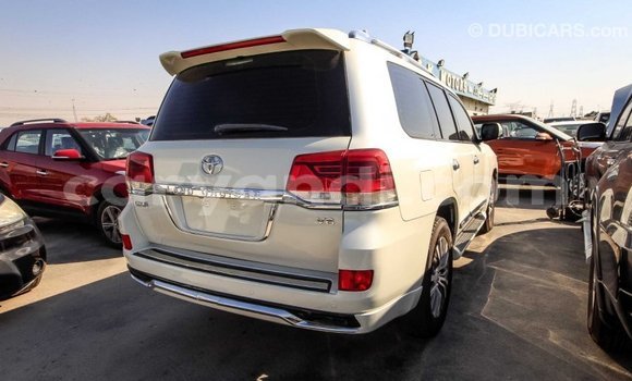 Nunua Imported Toyota Land Cruiser Nyeupe Gari ndani ya Import - Dubai nchini Zambia Nunua Imported Toyota Land Cruiser Nyeupe Gari ndani ya Import - Dubai nchini Zambia