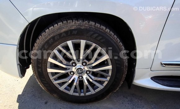 Nunua Imported Toyota Land Cruiser Nyeupe Gari ndani ya Import - Dubai nchini Zambia Nunua Imported Toyota Land Cruiser Nyeupe Gari ndani ya Import - Dubai nchini Zambia