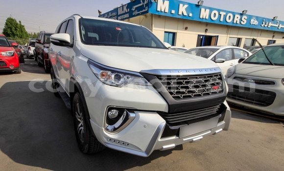 Acheter Import Voiture Toyota Fortuner Blanc à Import - Dubai, Zambie Acheter Import Voiture Toyota Fortuner Blanc à Import - Dubai, Zambie
