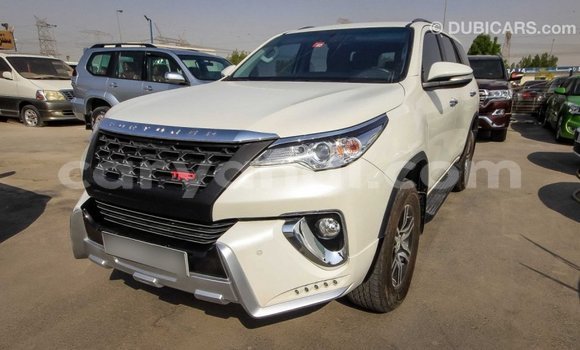 Acheter Import Voiture Toyota Fortuner Blanc à Import - Dubai, Zambie Acheter Import Voiture Toyota Fortuner Blanc à Import - Dubai, Zambie