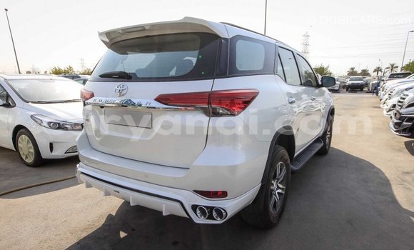 Acheter Import Voiture Toyota Fortuner Blanc à Import - Dubai, Zambie Acheter Import Voiture Toyota Fortuner Blanc à Import - Dubai, Zambie