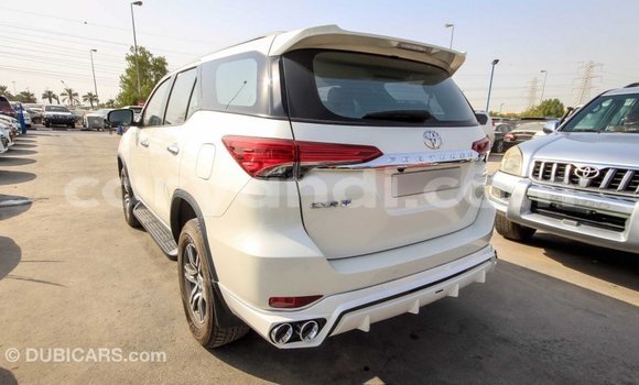 Acheter Import Voiture Toyota Fortuner Blanc à Import - Dubai, Zambie Acheter Import Voiture Toyota Fortuner Blanc à Import - Dubai, Zambie