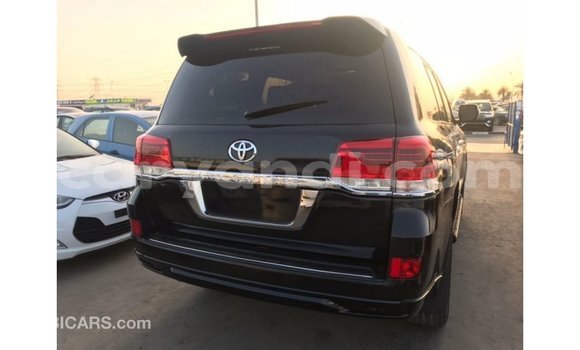 Tenga Imported Toyota Land Cruiser Nhema Mota in Import - Dubai in Zambia Tenga Imported Toyota Land Cruiser Nhema Mota in Import - Dubai in Zambia