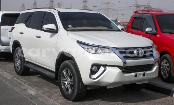 Nunua Imported Toyota Fortuner Nyeupe Gari ndani ya Import - Dubai nchini Zambia Nunua Imported Toyota Fortuner Nyeupe Gari ndani ya Import - Dubai nchini Zambia