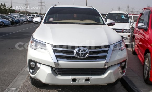 Nunua Imported Toyota Fortuner Nyeupe Gari ndani ya Import - Dubai nchini Zambia Nunua Imported Toyota Fortuner Nyeupe Gari ndani ya Import - Dubai nchini Zambia