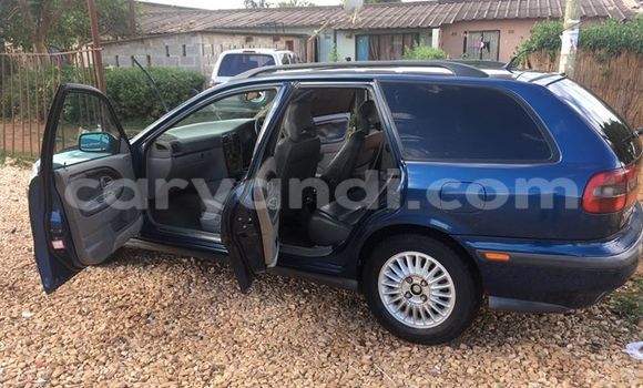 Acheter Occasion Voiture Volvo V40 Bleu à Chipata, Zambie Acheter Occasion Voiture Volvo V40 Bleu à Chipata, Zambie
