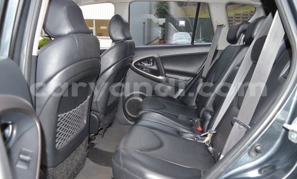 Acheter Occasion Voiture Toyota RAV4 Beige à Lusaka, Zambie Acheter Occasion Voiture Toyota RAV4 Beige à Lusaka, Zambie