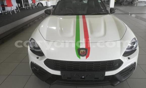 Acheter Occasion Voiture Abarth 124 Spider Blanc à Lusaka, Zambie Acheter Occasion Voiture Abarth 124 Spider Blanc à Lusaka, Zambie