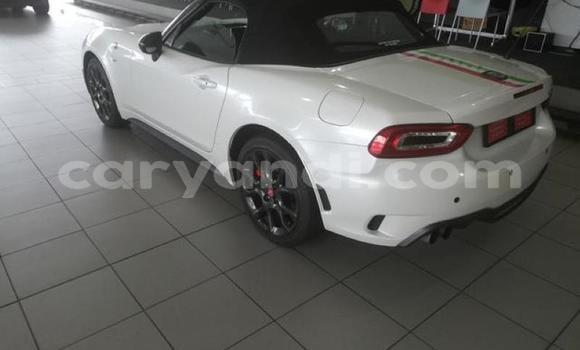 Acheter Occasion Voiture Abarth 124 Spider Blanc à Lusaka, Zambie Acheter Occasion Voiture Abarth 124 Spider Blanc à Lusaka, Zambie